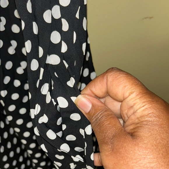 Black and White Sleeveless Maxi Dress with Ruffle Hem and V-Neckline - Picture 7 of 12